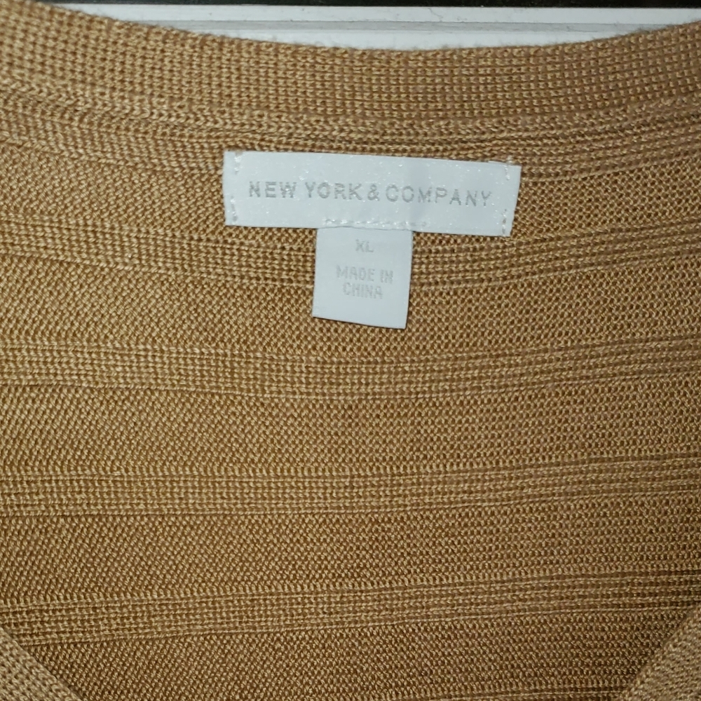 BRAND NEW WOMEN'S TOP XL